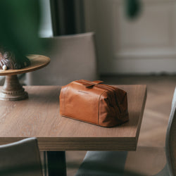 Trousse de Toilette en Cuir Cognac Vince