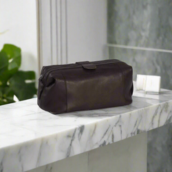 Trousse de Toilette en Cuir Marron Vince