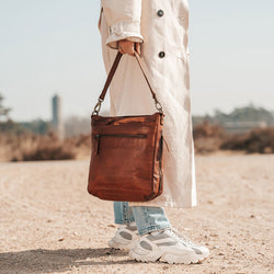 Leather Shoulder Bag Cognac Tucson Black Label